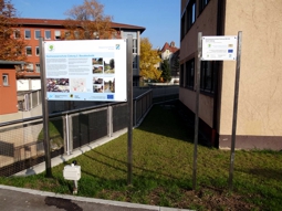 Schau- und EU-Erinnerungstafel an der Raststraßenbrücke