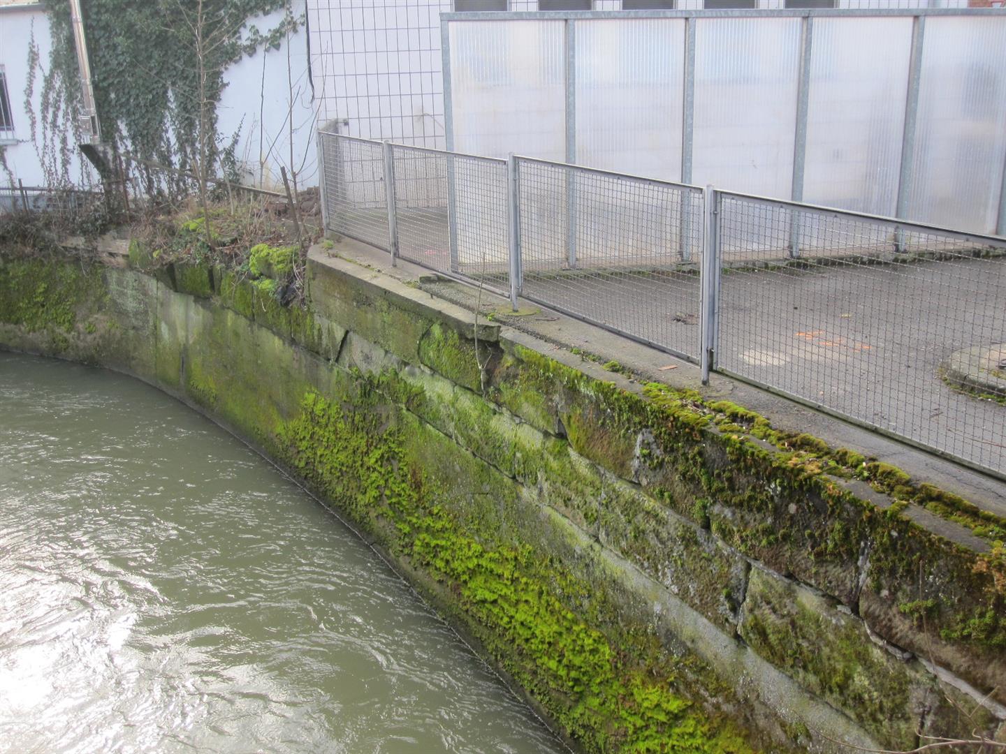 Foto: Mauerbestand vor der Baumaßnahme