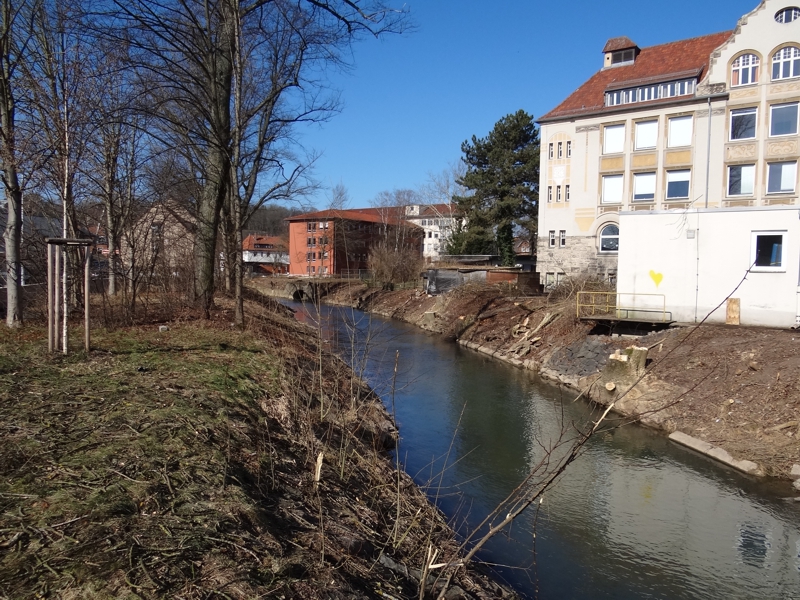 Foto ehemaliger Bestand: Blick flussaufwärts bei der Heiligkreuzschule vor dem Bau
