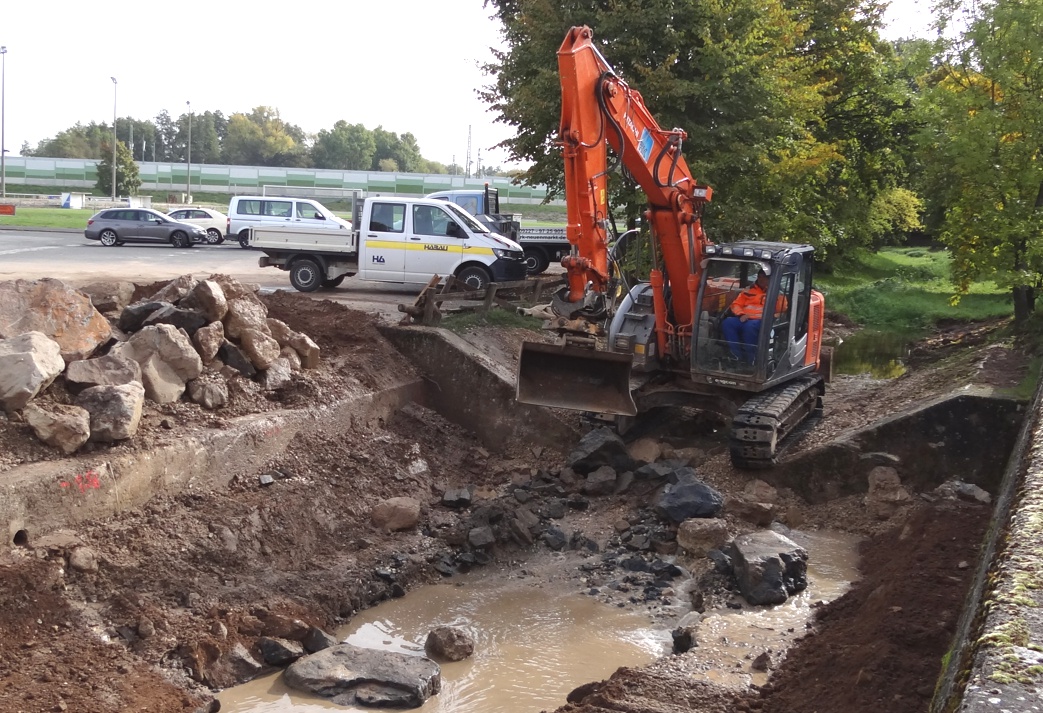 Bild: Gründleinsbach (Baubereich 5), Entfernung Absturzbauwerk