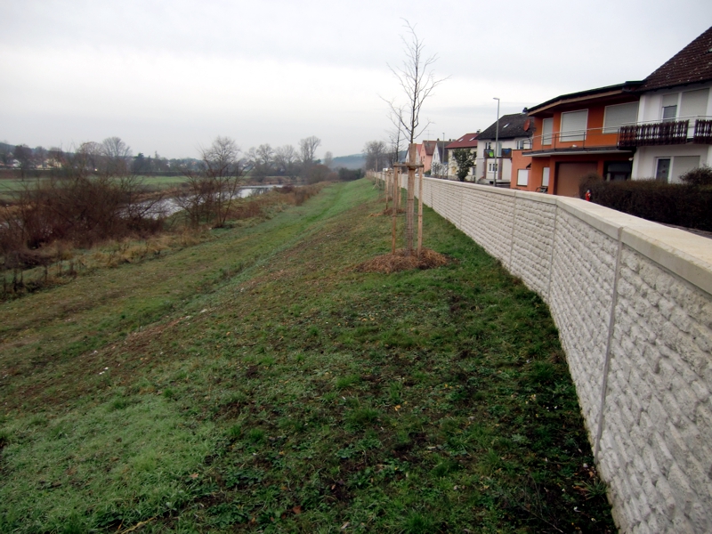Hochwasser-Mauer Uferstraße Hochwasser-Mauer Uferstraße